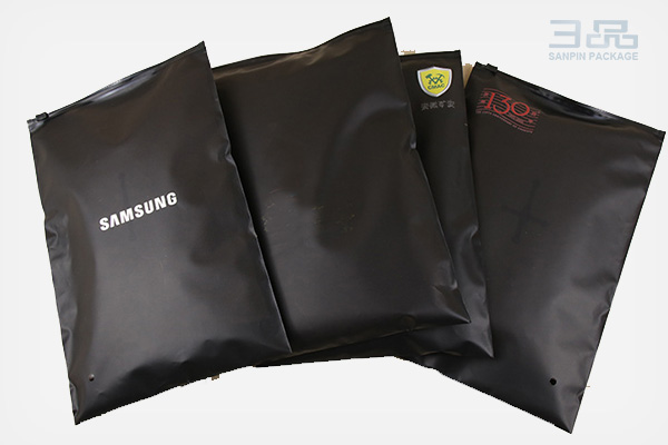 Black Clear Plastic Zip Bagss